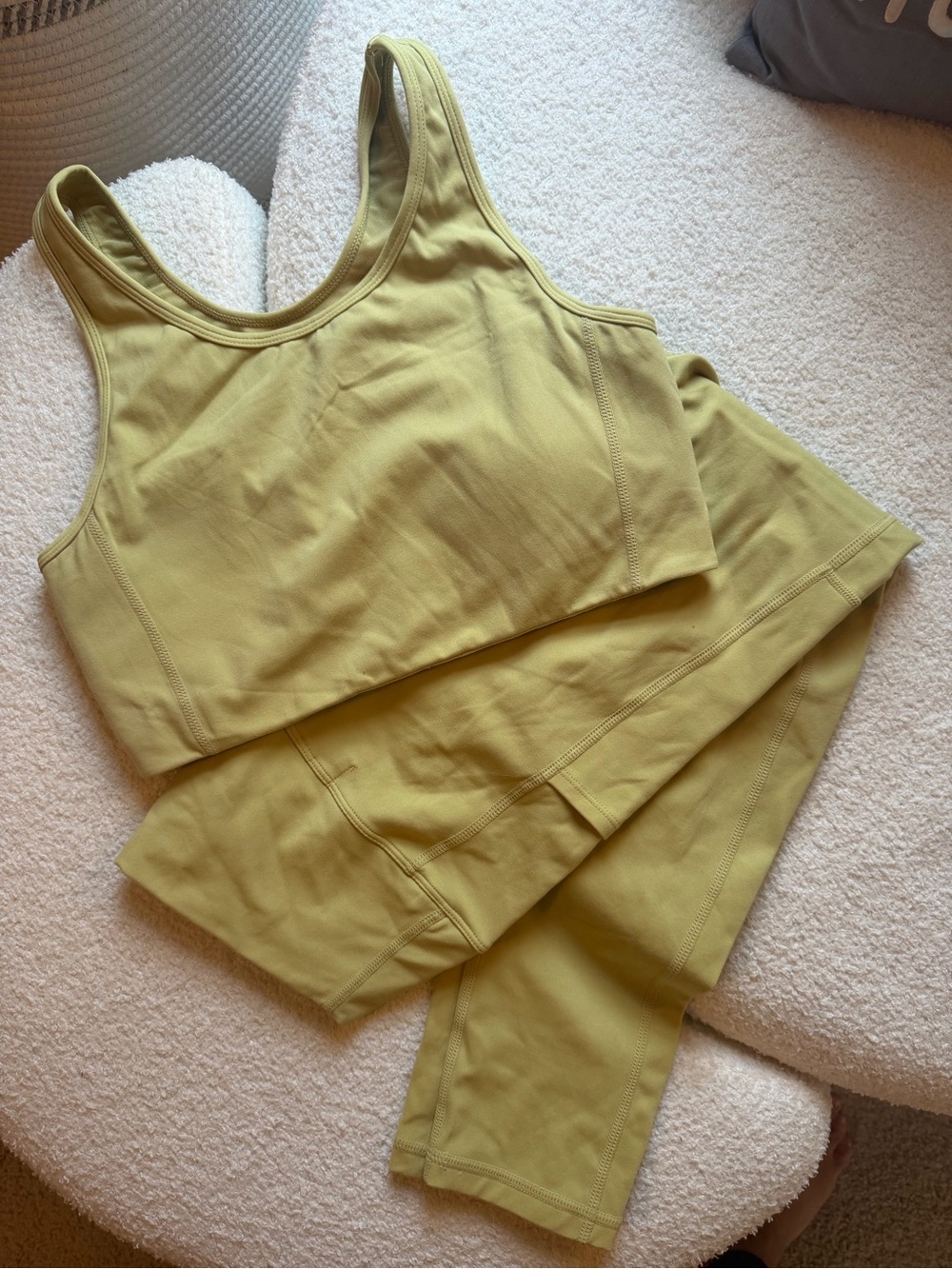 Carly Jean Los Angeles workout set